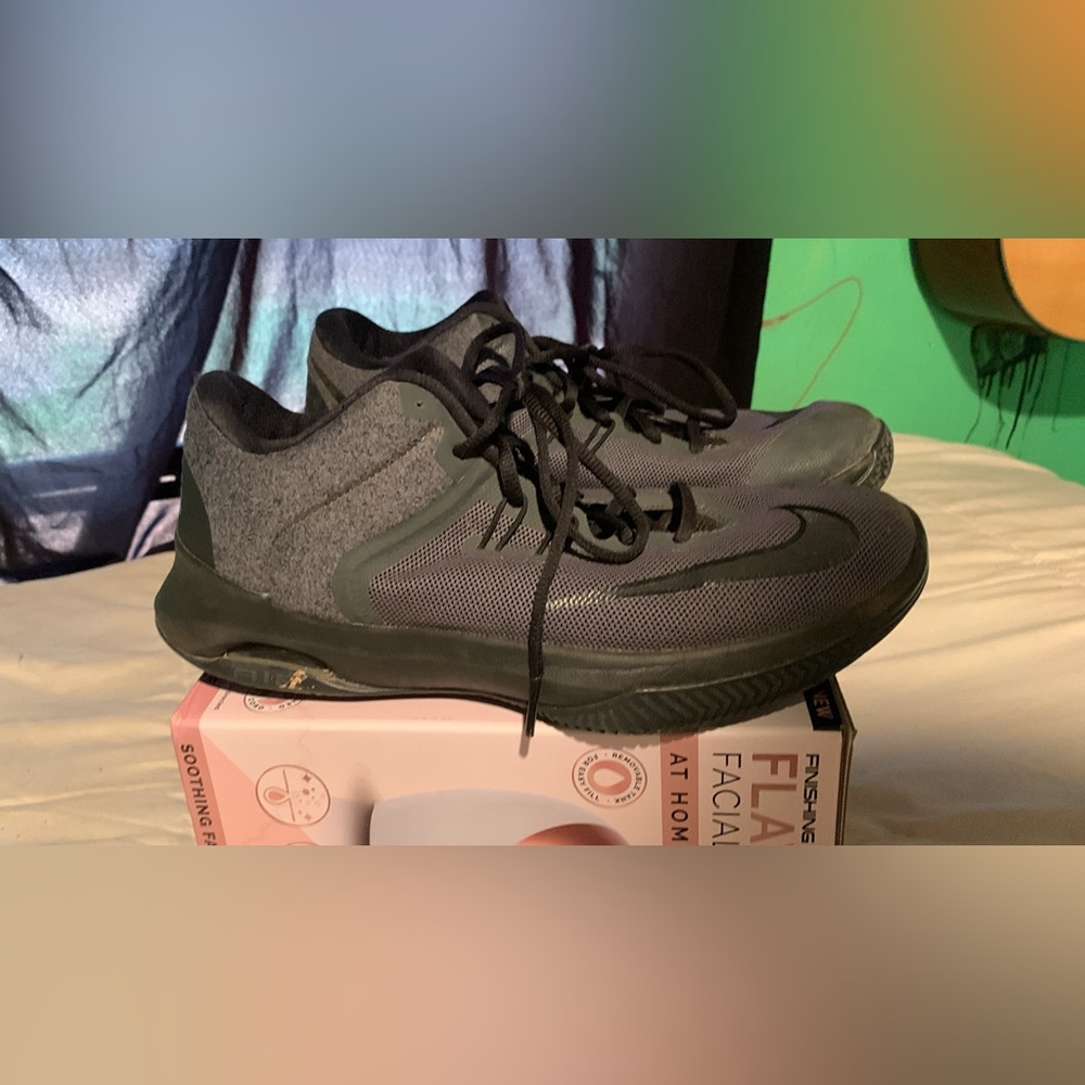 Women’s Nike air versatile sneaker size 8 US